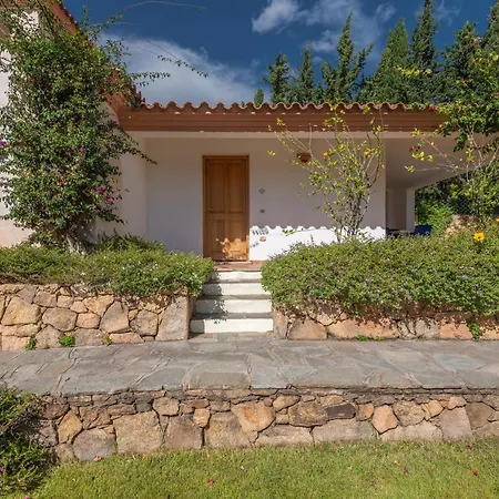 Stunning Residence Bouganvillage Studio Sleeps 2 Plus Child Bed Tanaunella