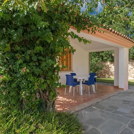 Stunning Residence Bouganvillage Studio Sleeps 2 Plus Child Bed Tanaunella